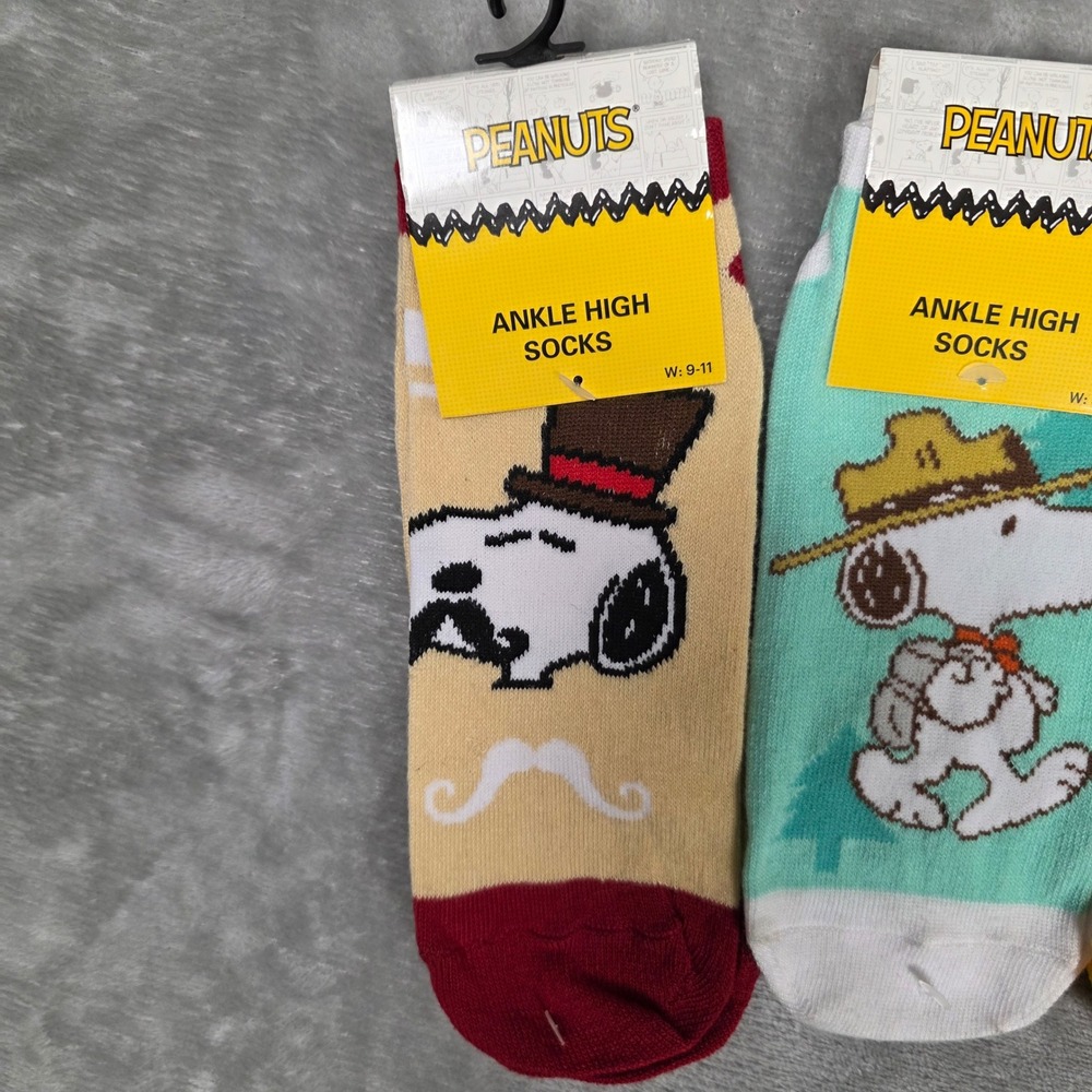 Peanuts Snoopy Ankle High Socks 5-Pack Women Size 9-11 Multi-Color NEW Gift Set - Picture 2 of 8